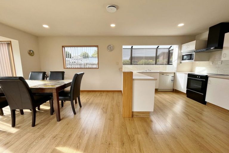 Photo of property in 30a Taylors Avenue, Bryndwr, Christchurch, 8052