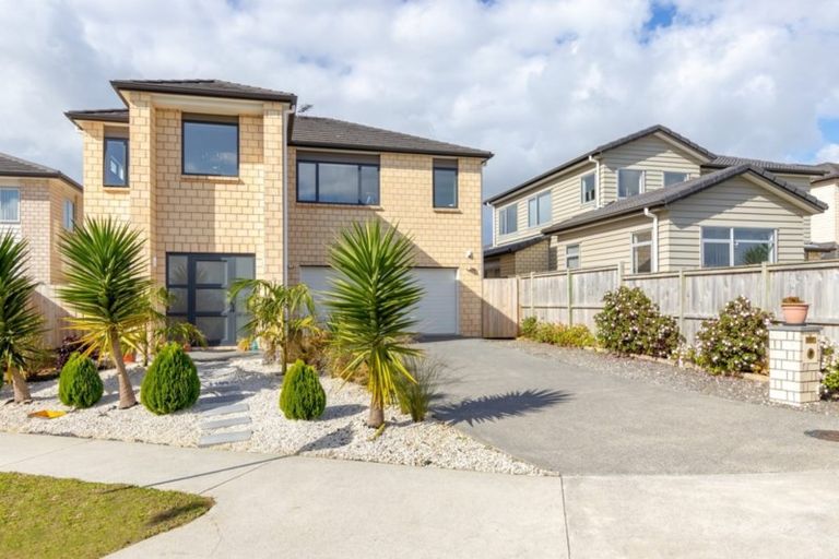 Photo of property in 14 Aster Place, Flat Bush, Auckland, 2019