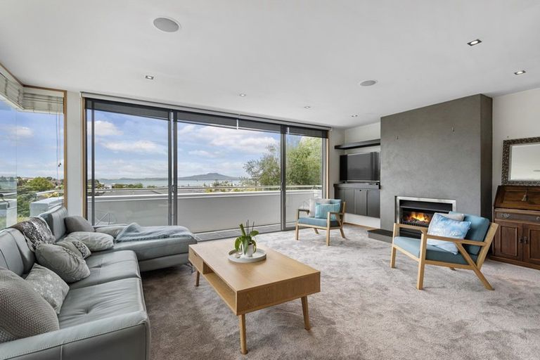 Photo of property in 2/55 Parr Terrace, Castor Bay, Auckland, 0620