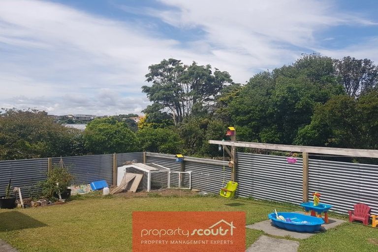 Photo of property in 18 Moana Crescent, Blagdon, New Plymouth, 4310