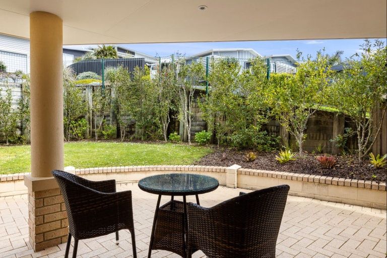 Photo of property in 52 Grovenor Drive, Orewa, 0931