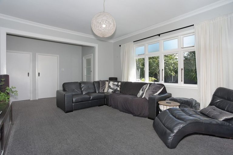 Photo of property in 16 Oxford Street, Marton, 4710