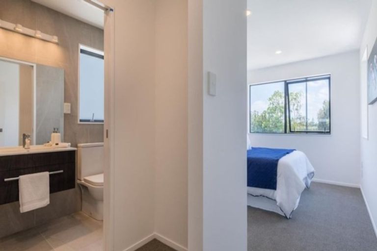 Photo of property in 72 Craigs Way, Hobsonville, Auckland, 0616