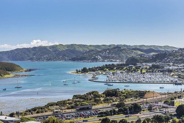 Photo of property in 27 Eskdale Road, Papakowhai, Porirua, 5024