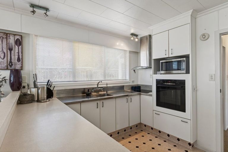 Photo of property in 11a Longview Drive, Merrilands, New Plymouth, 4312