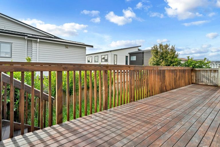 Photo of property in 27 Craigs Way, Hobsonville, Auckland, 0616