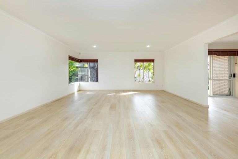 Photo of property in 16 Mordane Place, Flat Bush, Auckland, 2016