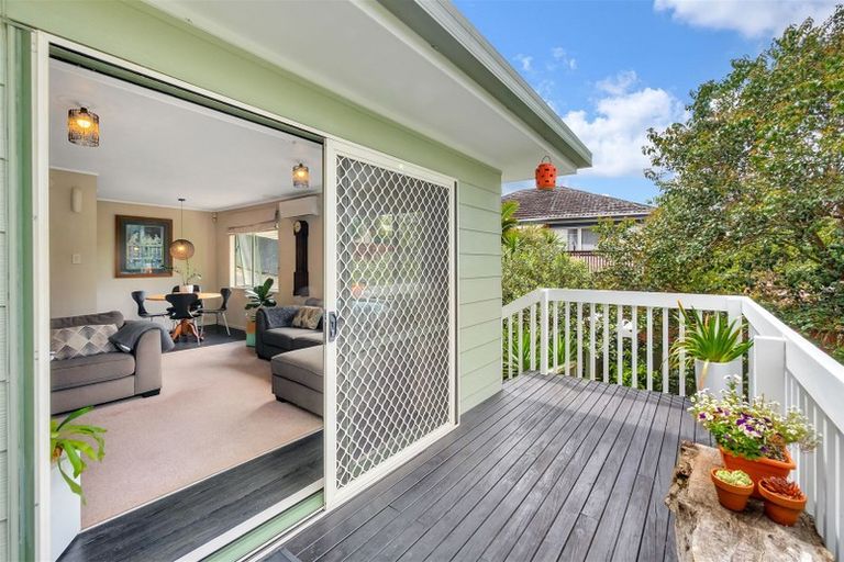 Photo of property in 44a Riserra Drive, Ranui, Auckland, 0612