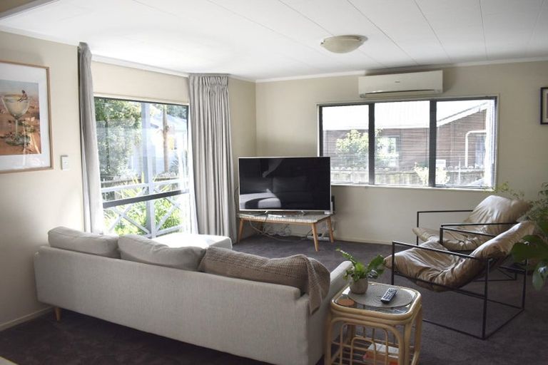 Photo of property in 3/296 Sunset Road, Windsor Park, Auckland, 0632