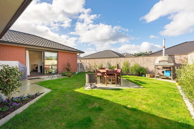 Photo of property in 58 Sunstone Crescent, Brown Owl, Upper Hutt, 5018
