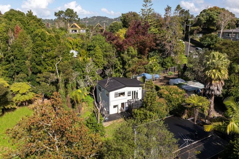 Photo of property in 5 Fairmount Road, Titirangi, Auckland, 0604