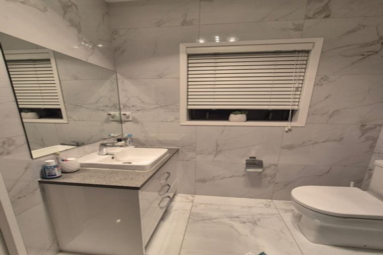 Photo of property in 30 Salamanca Road, Sunnynook, Auckland, 0620