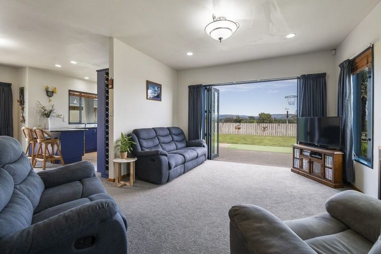 Photo of property in 55 Royal Oak Drive, Kelvin Grove, Palmerston North, 4414