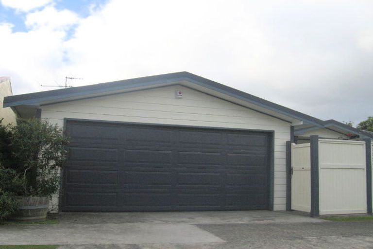 Photo of property in 4 Kekeno Grove, Tirohanga, Lower Hutt, 5010