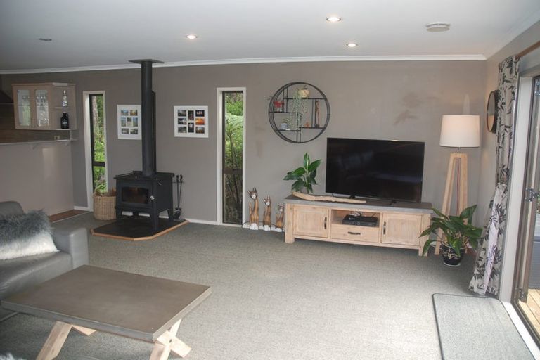 Photo of property in 45 Jonkers Road, Waitakere, Henderson, 0782