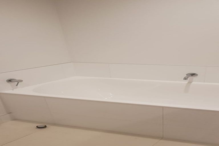 Photo of property in 14 Cochrane Road, Hobsonville, Auckland, 0616