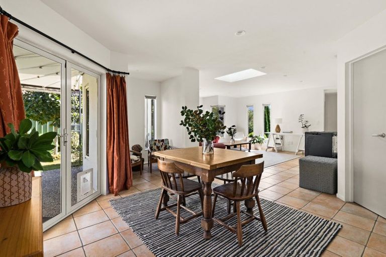 Photo of property in 2 Queens Walk, Taradale, Napier, 4112