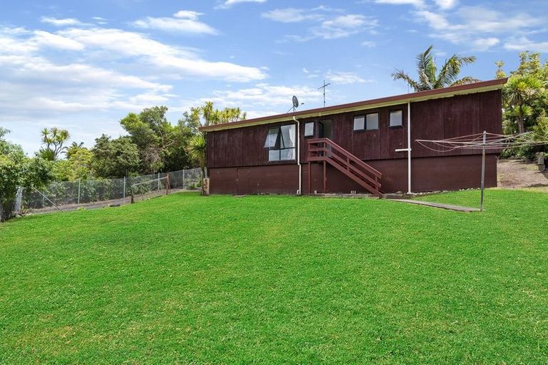 Photo of property in 76 Harmel Road, Glendene, Auckland, 0602