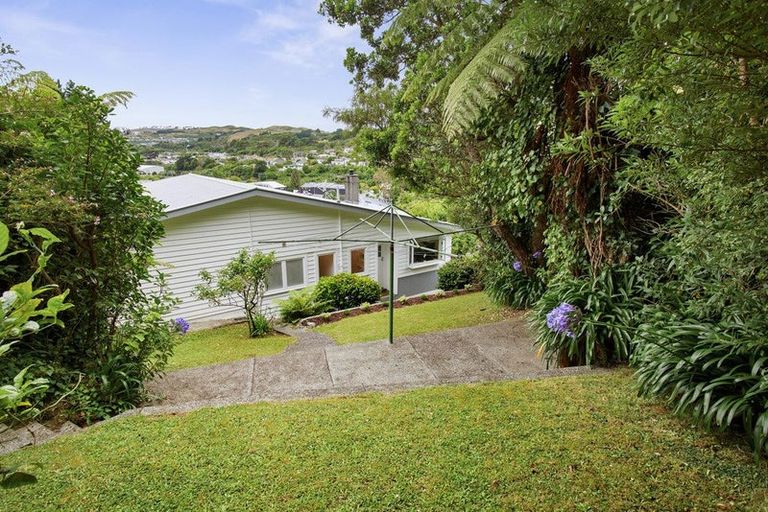 Photo of property in 114 Redwood Avenue, Tawa, Wellington, 5028