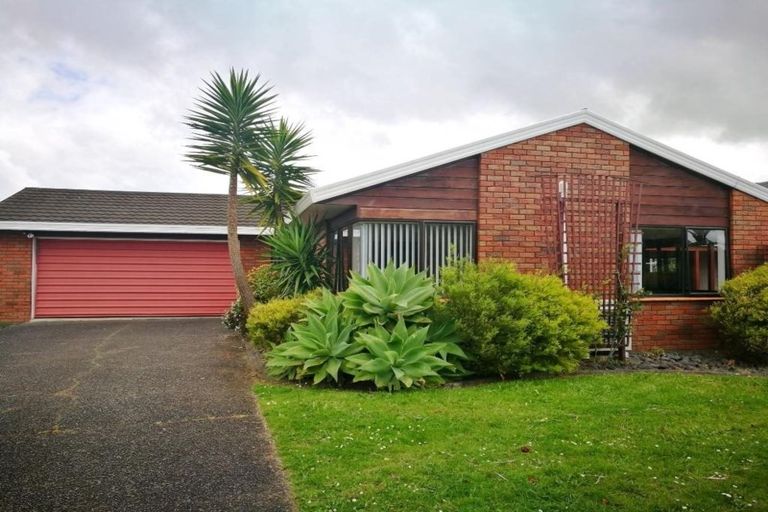 Photo of property in 30 Glucina Avenue, West Harbour, Auckland, 0618