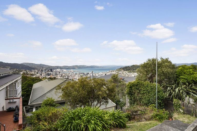 Photo of property in 13 Dorking Road, Brooklyn, Wellington, 6021