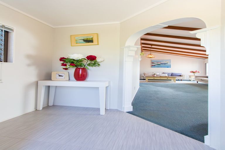 Photo of property in 189 West Harbour Drive, West Harbour, Auckland, 0618