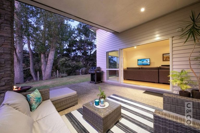 Photo of property in 12 Crabb Fields Lane, Riverhead, 0820