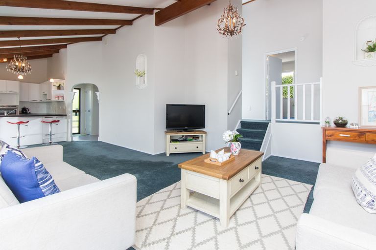 Photo of property in 189 West Harbour Drive, West Harbour, Auckland, 0618