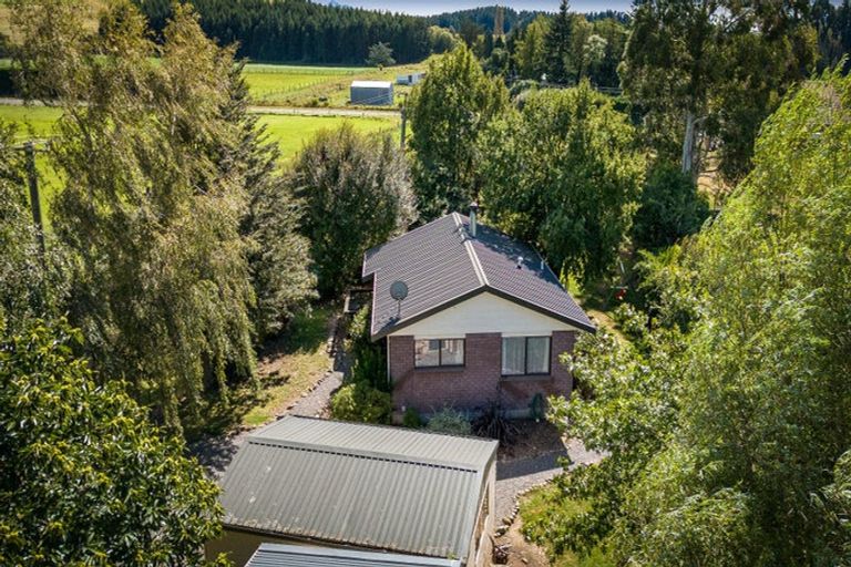 Photo of property in 9 Cliff Street, Coalgate, 7673