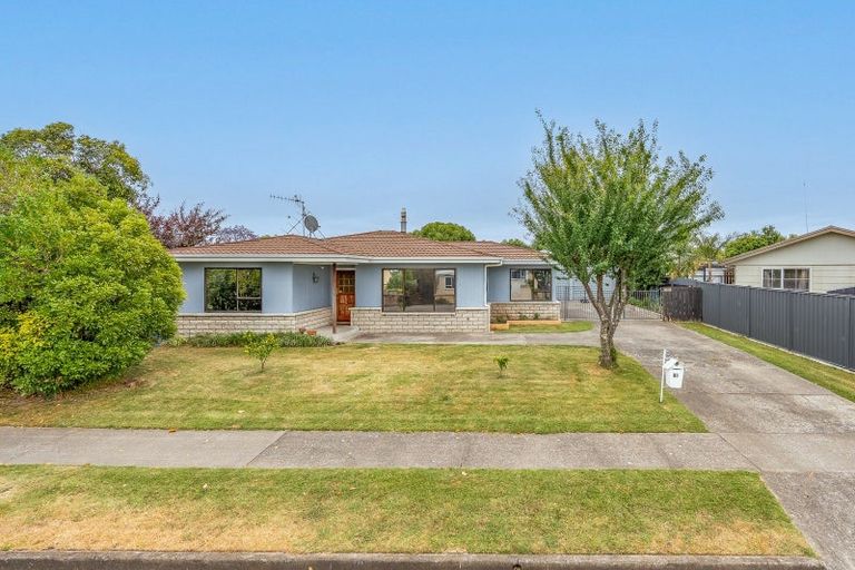 Photo of property in 15 Duckworth Crescent, Greenmeadows, Napier, 4112