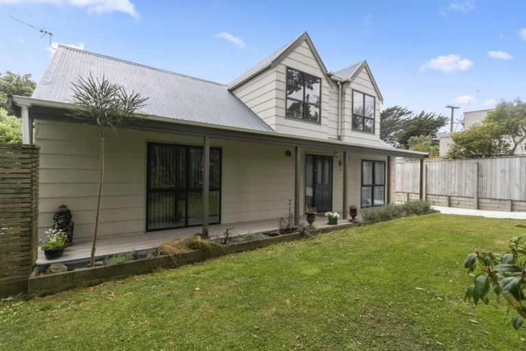 Photo of property in 211 Miromiro Road, Normandale, Lower Hutt, 5010
