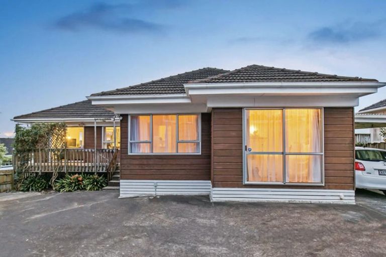 Photo of property in 2/90 Birkdale Road, Birkdale, Auckland, 0626