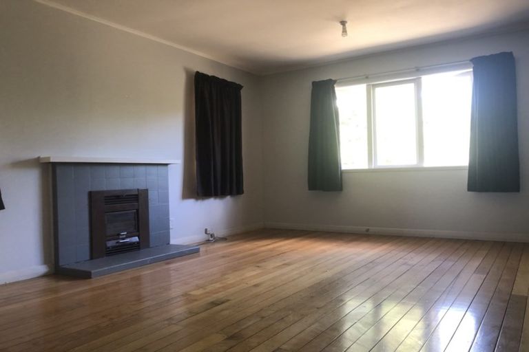 Photo of property in 39 Raleigh Road, Northcote, Auckland, 0627