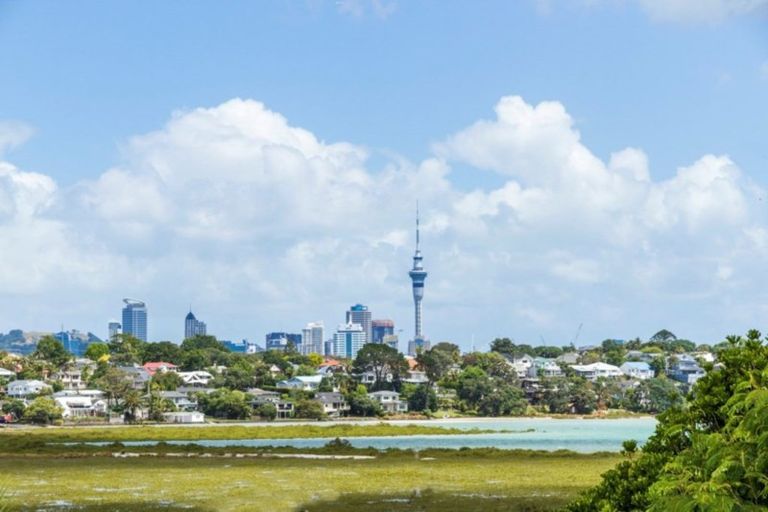 Photo of property in 1/27 Waitemata Road, Hauraki, Auckland, 0622