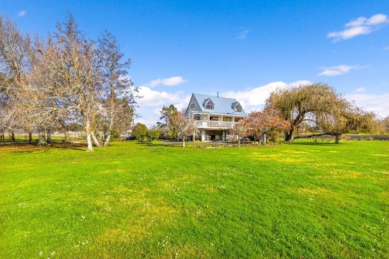 Photo of property in 9b Trotting Course Drive, Kumeu, 0891