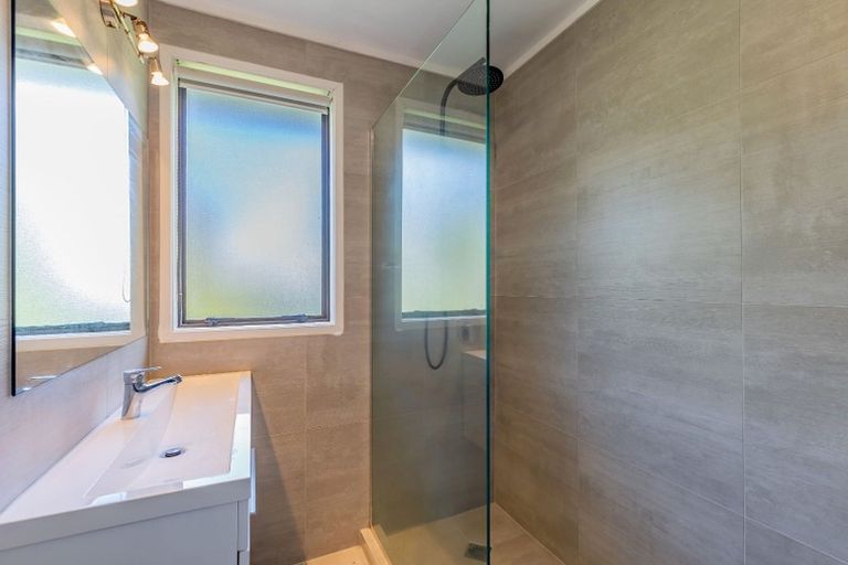 Photo of property in 35 Nile Road, Kelston, Auckland, 0602