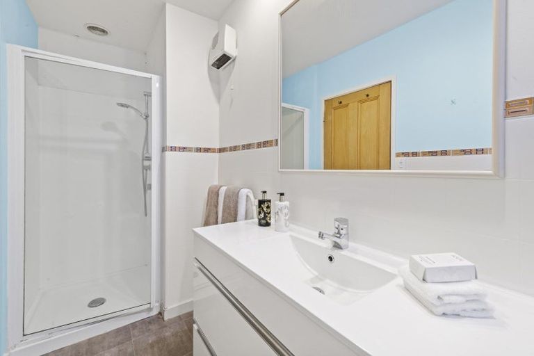 Photo of property in 147 Queen Street, Northcote Point, Auckland, 0627