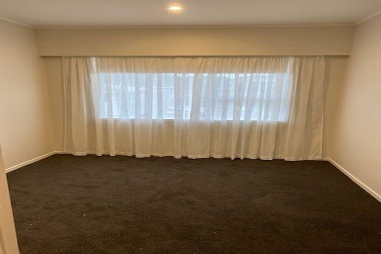 Photo of property in 2/111 Chivalry Road, Glenfield, Auckland, 0629