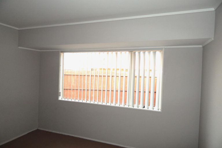 Photo of property in 1/2 Lowburn Place, Clover Park, Auckland, 2019