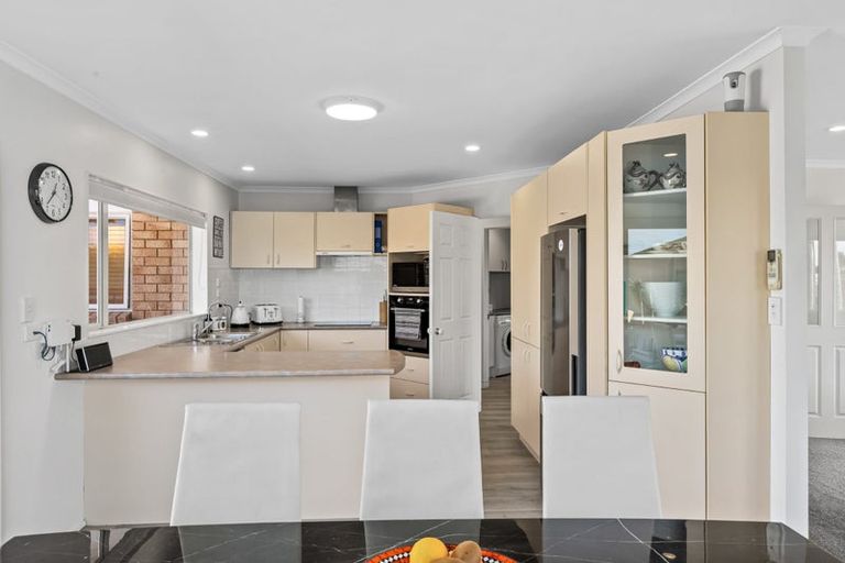 Photo of property in 15 Kath Hopper Drive, Orewa, 0931