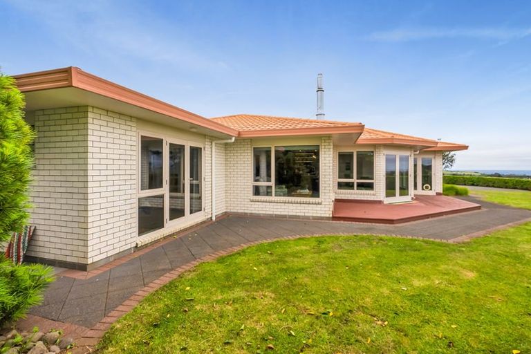 Photo of property in 171 Sealy Road, Omata, New Plymouth, 4374