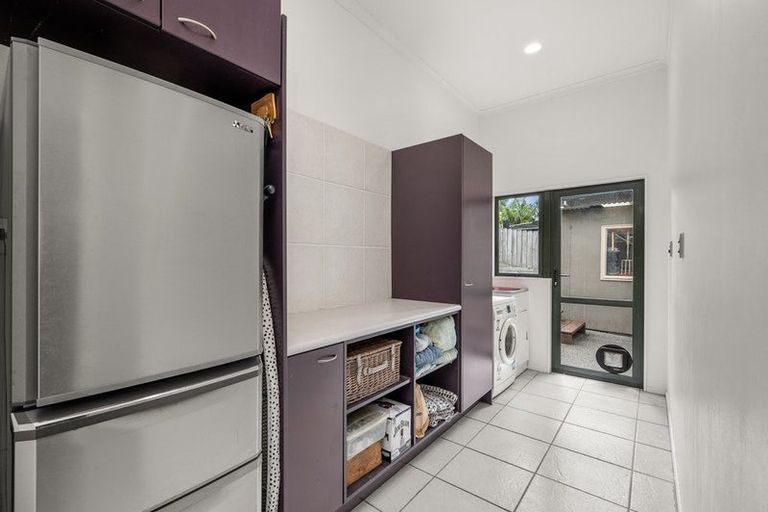 Photo of property in 29 Hogarth Rise, West Harbour, Auckland, 0618