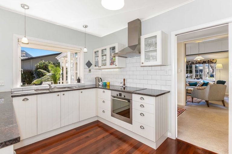 Photo of property in 10 Kowhai Street, Eastbourne, Lower Hutt, 5013