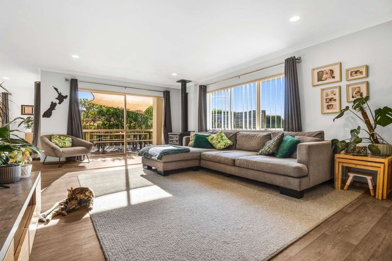 Photo of property in 36 Mandalay Place, Waiuku, 2123