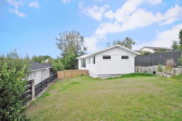 Photo of property in 4 Juniper Road, Sunnynook, Auckland, 0620