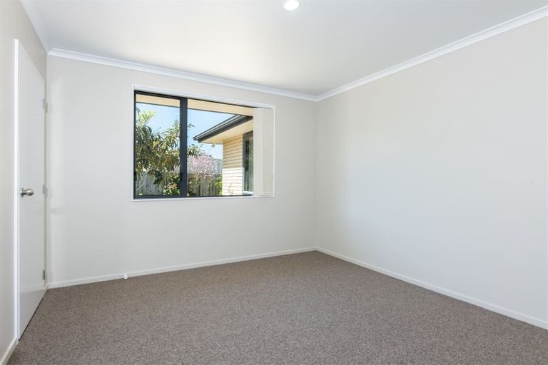 Photo of property in 30 Misty Valley Drive, Henderson, Auckland, 0612