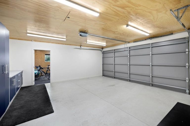 Photo of property in 23 Cedar Drive, Kelvin Heights, Queenstown, 9300