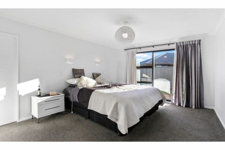 Photo of property in 16 Little Oaks Drive, Yaldhurst, Christchurch, 8042