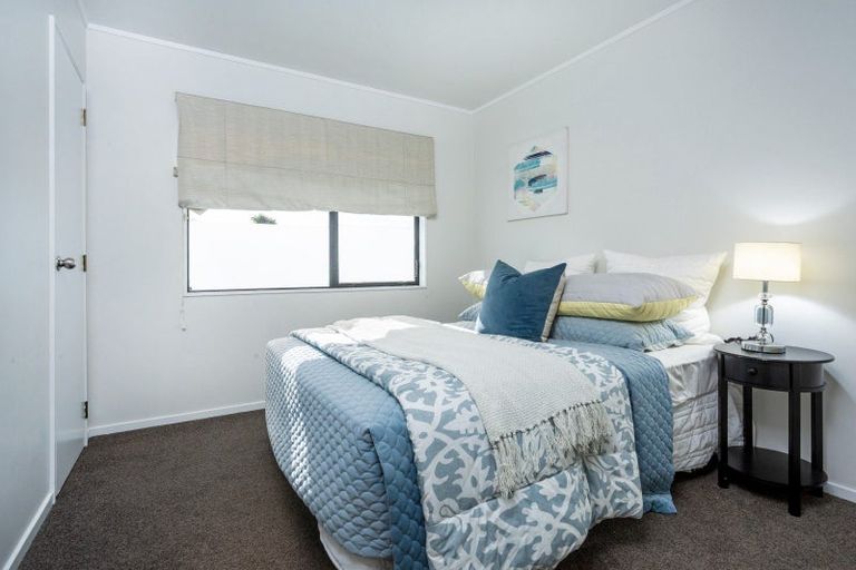 Photo of property in 6 Tokay Place, Huapai, Kumeu, 0810