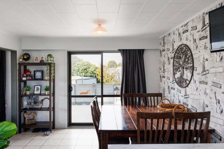 Photo of property in 16 Dunk Place, Milson, Palmerston North, 4414